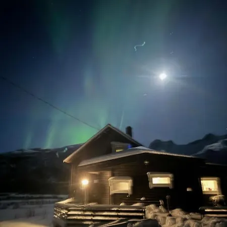 Hus I Olderfjord Lyngværet