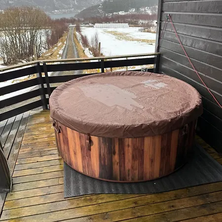 別荘 Hus I Olderfjord Lyngværet