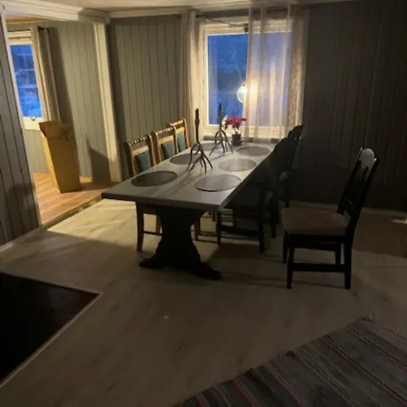 別荘 Hus I Olderfjord Lyngværet